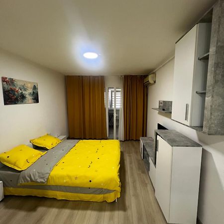 Nicolle Studio 2 Piteşti Kültér fotó