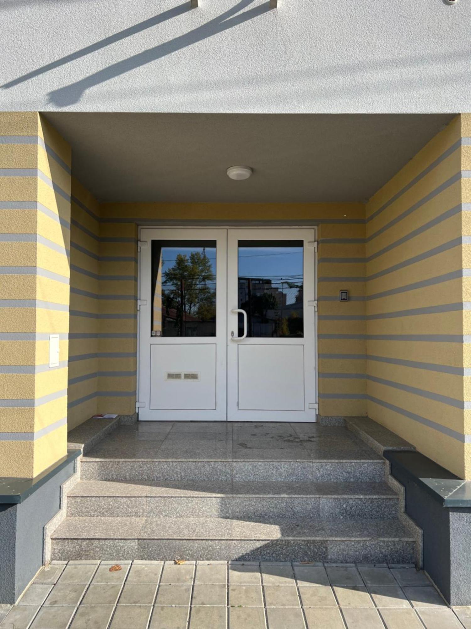 Nicolle Studio 2 Piteşti Kültér fotó