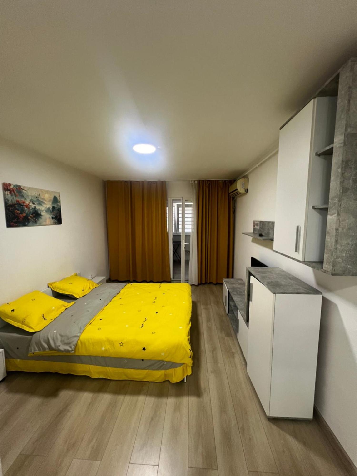 Nicolle Studio 2 Piteşti Kültér fotó